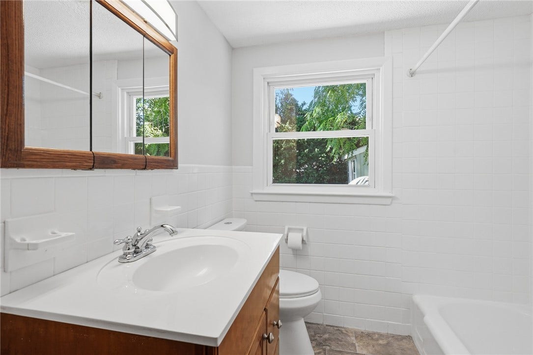73 Pequot Trail, East Greenwich, RI 02818 73 Pequot Trail, East Greenwich, RI 02818