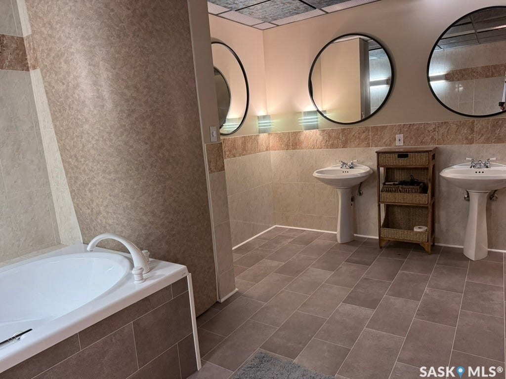 1821 Scarth Street, #300, Regina SK S4P 2G9