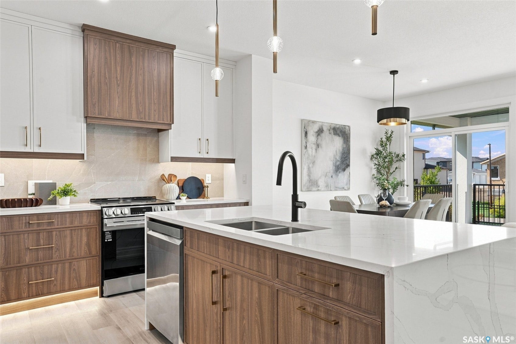 102 Cockcroft Manor, Saskatoon SK S7V 1Y5