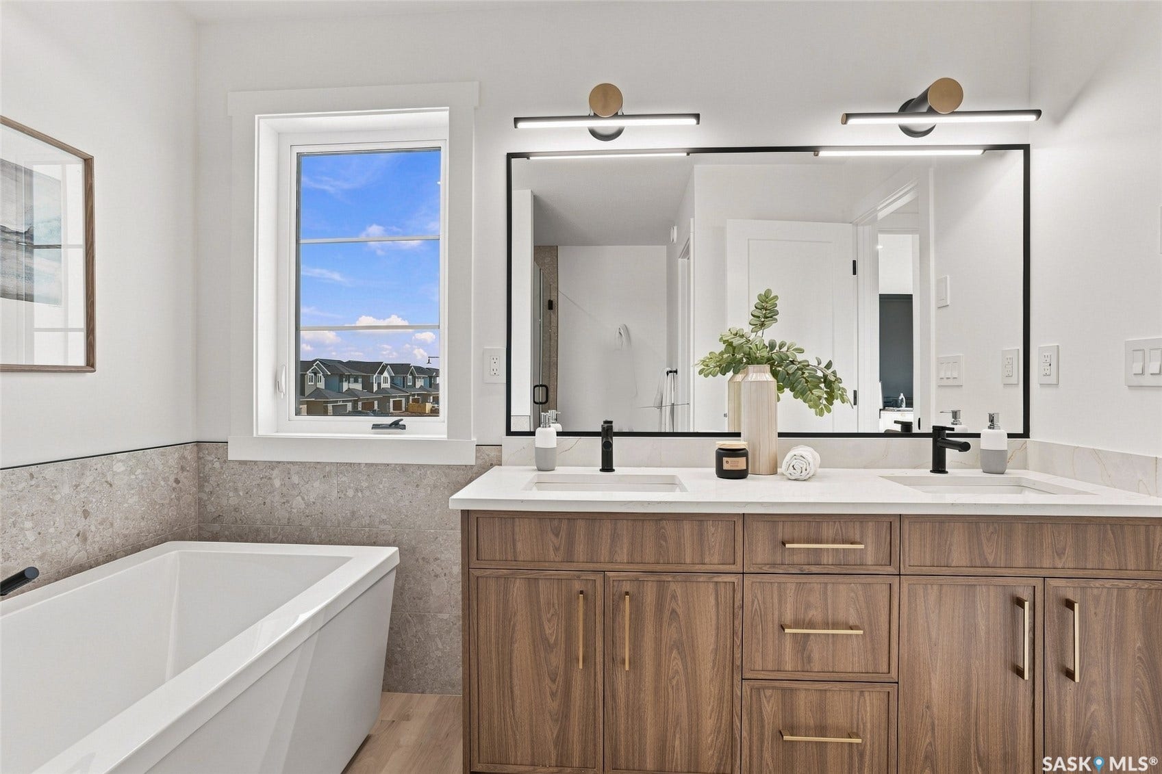 102 Cockcroft Manor, Saskatoon SK S7V 1Y5