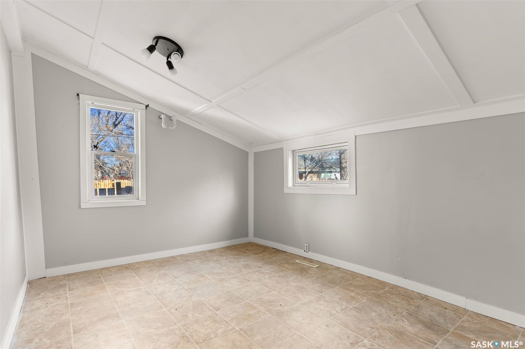 1247 King Street, Regina SK S4T 4G1
