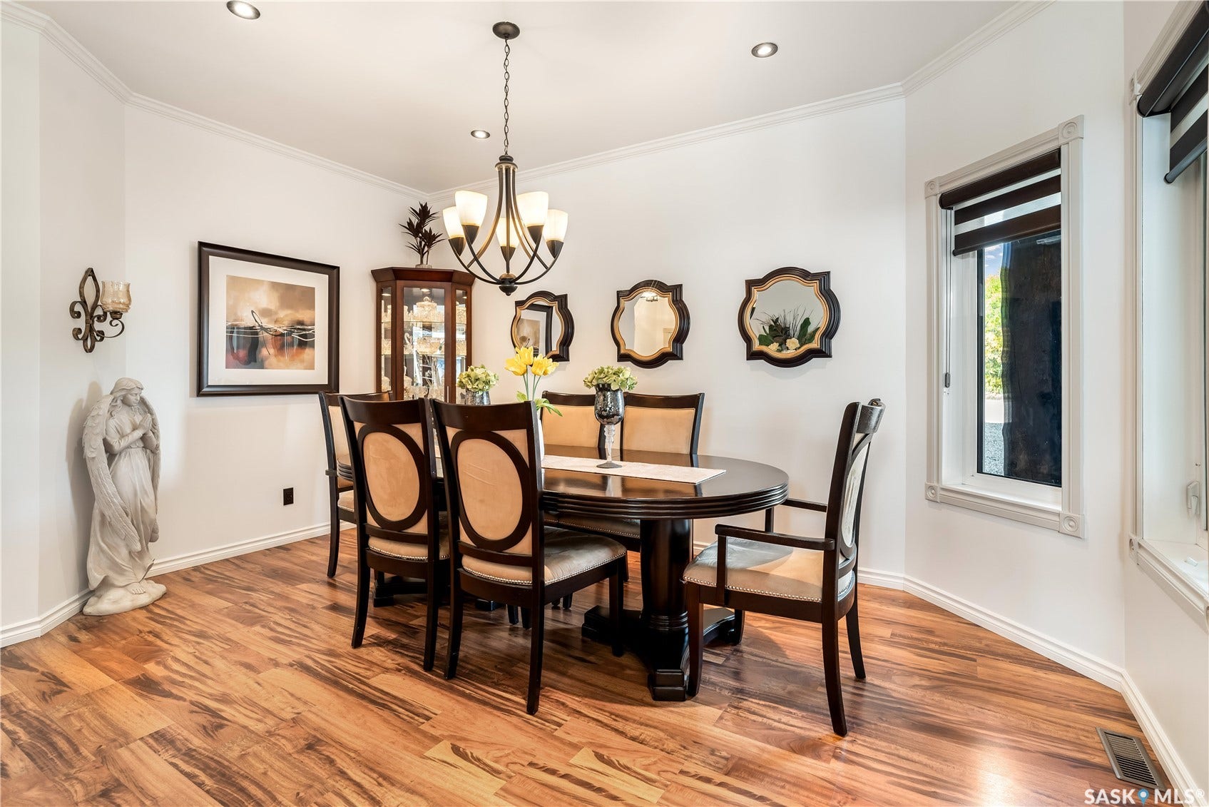 dining area perfect for entertaining
