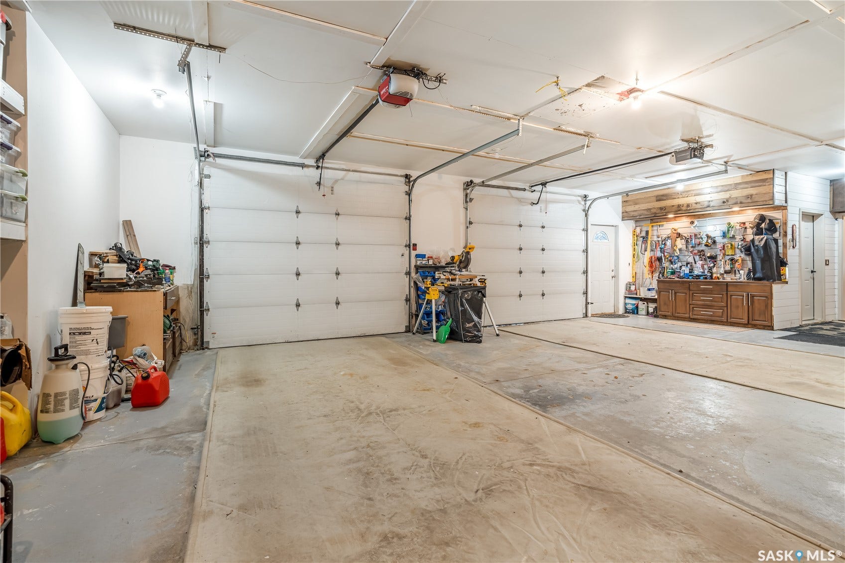 oversized heated double garage