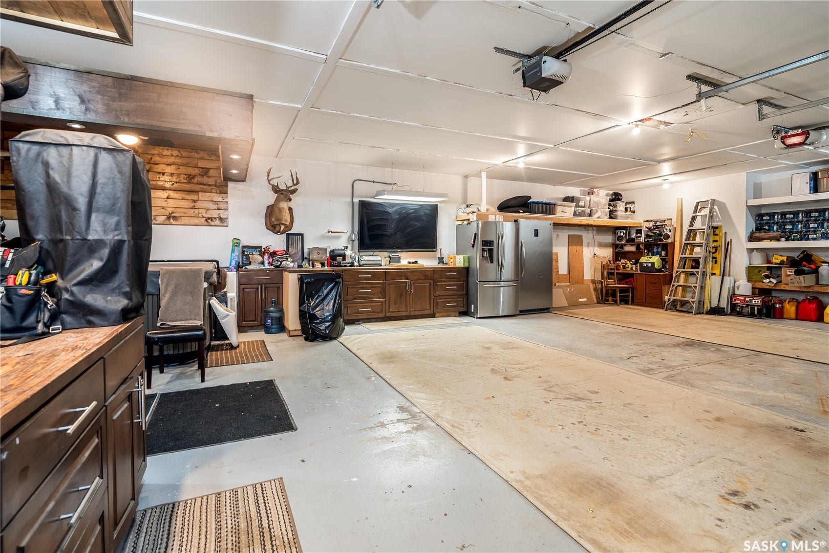 oversized heated double garage