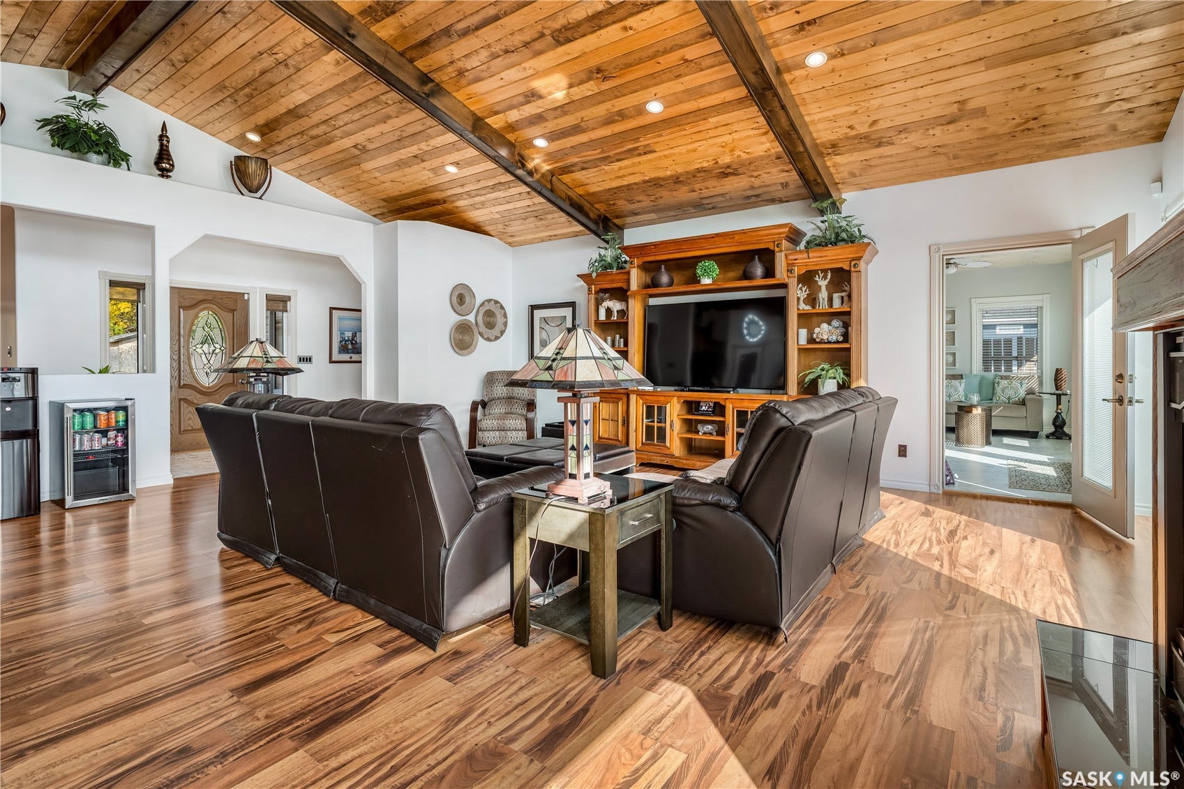 Spacious living room
