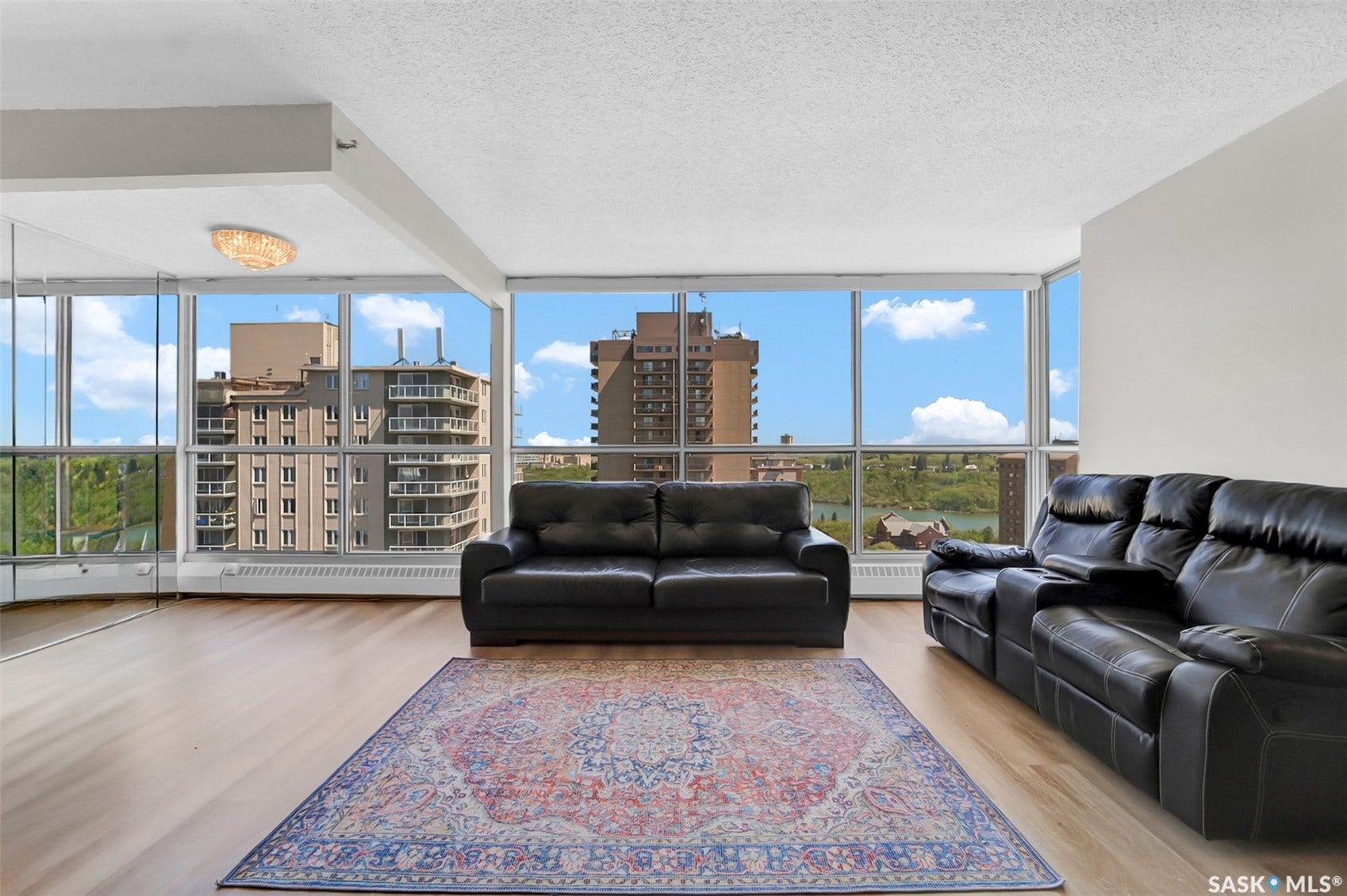 315 5th Avenue N, #2001, Saskatoon SK S7K 5Z8