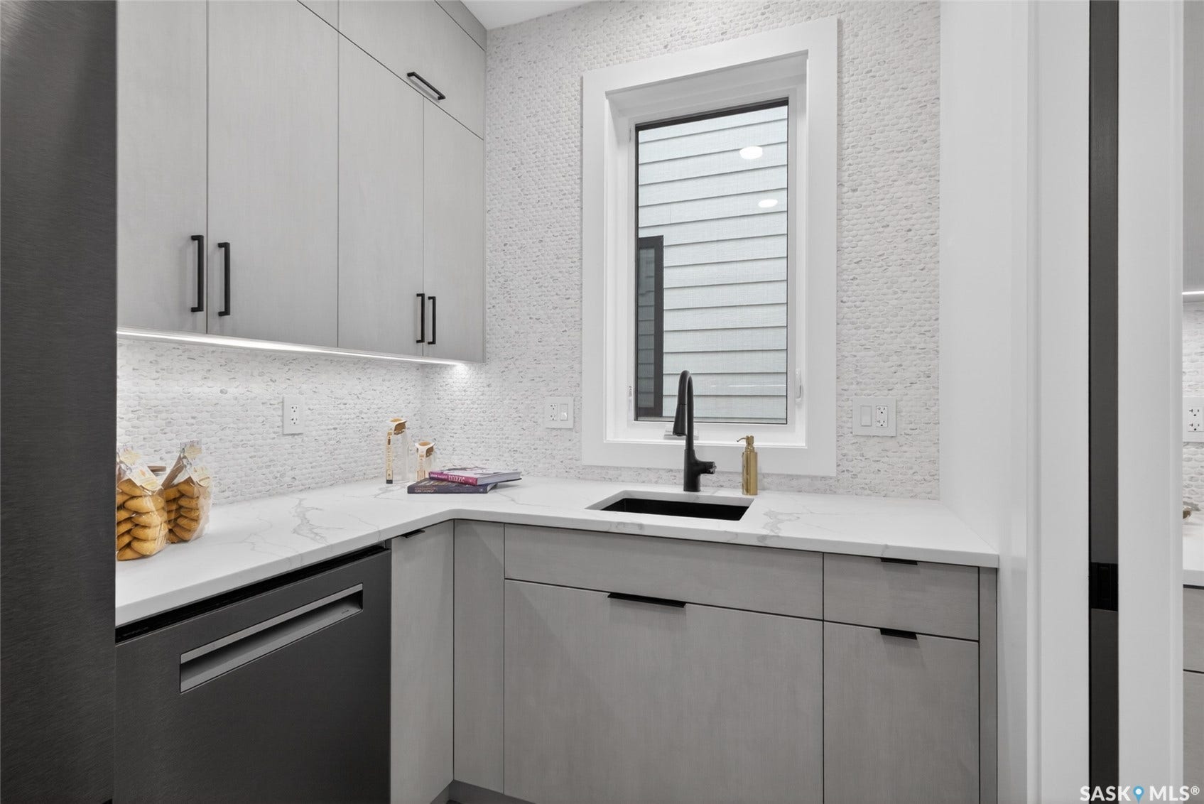 428 Woolf Bend, Saskatoon SK S7W 1E5