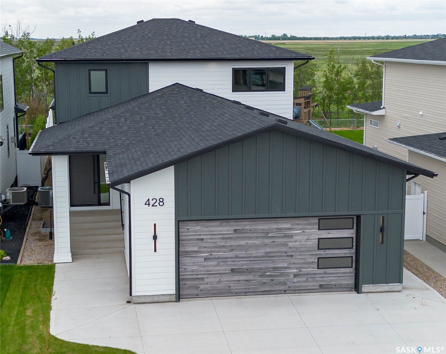 428 Woolf Bend, Saskatoon SK S7W 1E5