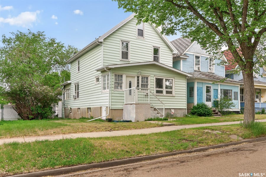 Property photo for 1142 2nd Avenue NE, Moose Jaw SK