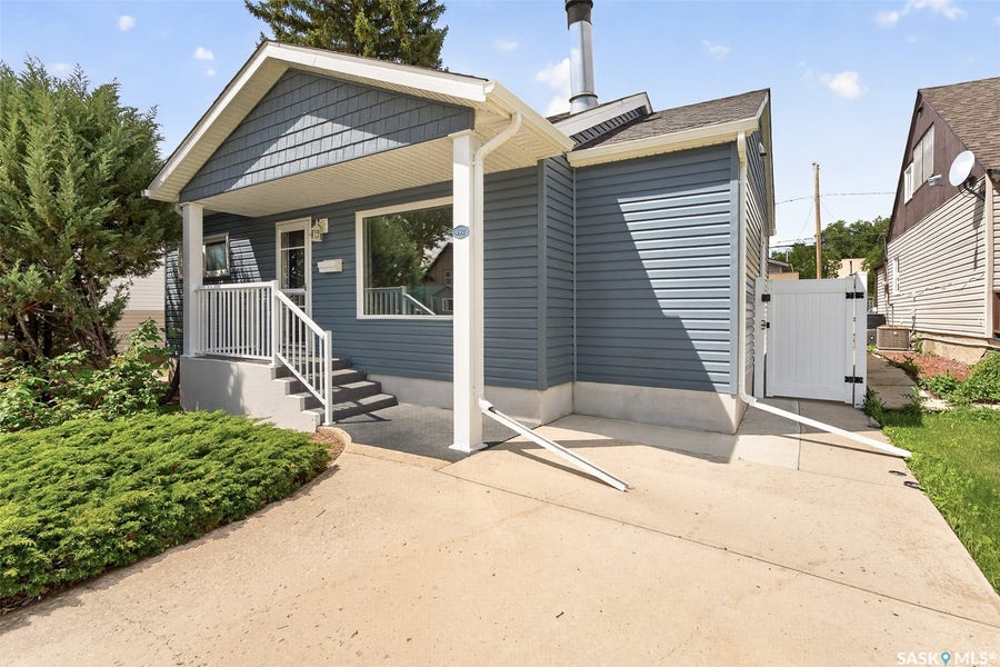 Property photo for 892 7th Avenue NW, Moose Jaw SK
