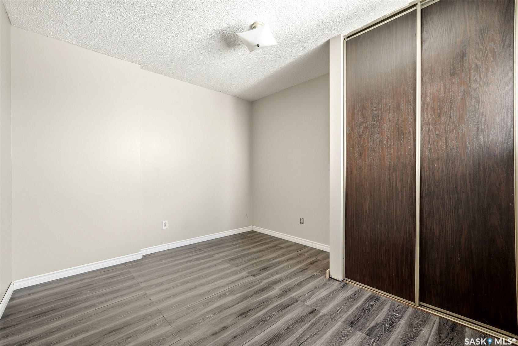 5056 10th Avenue, Regina SK S4T 7P4