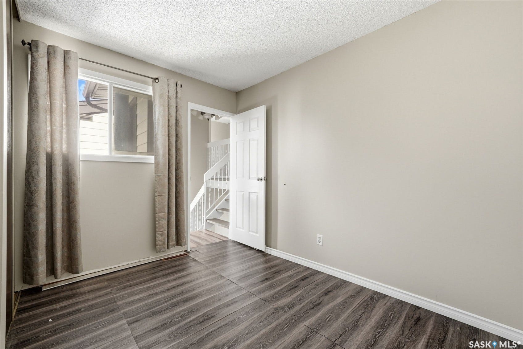 5056 10th Avenue, Regina SK S4T 7P4