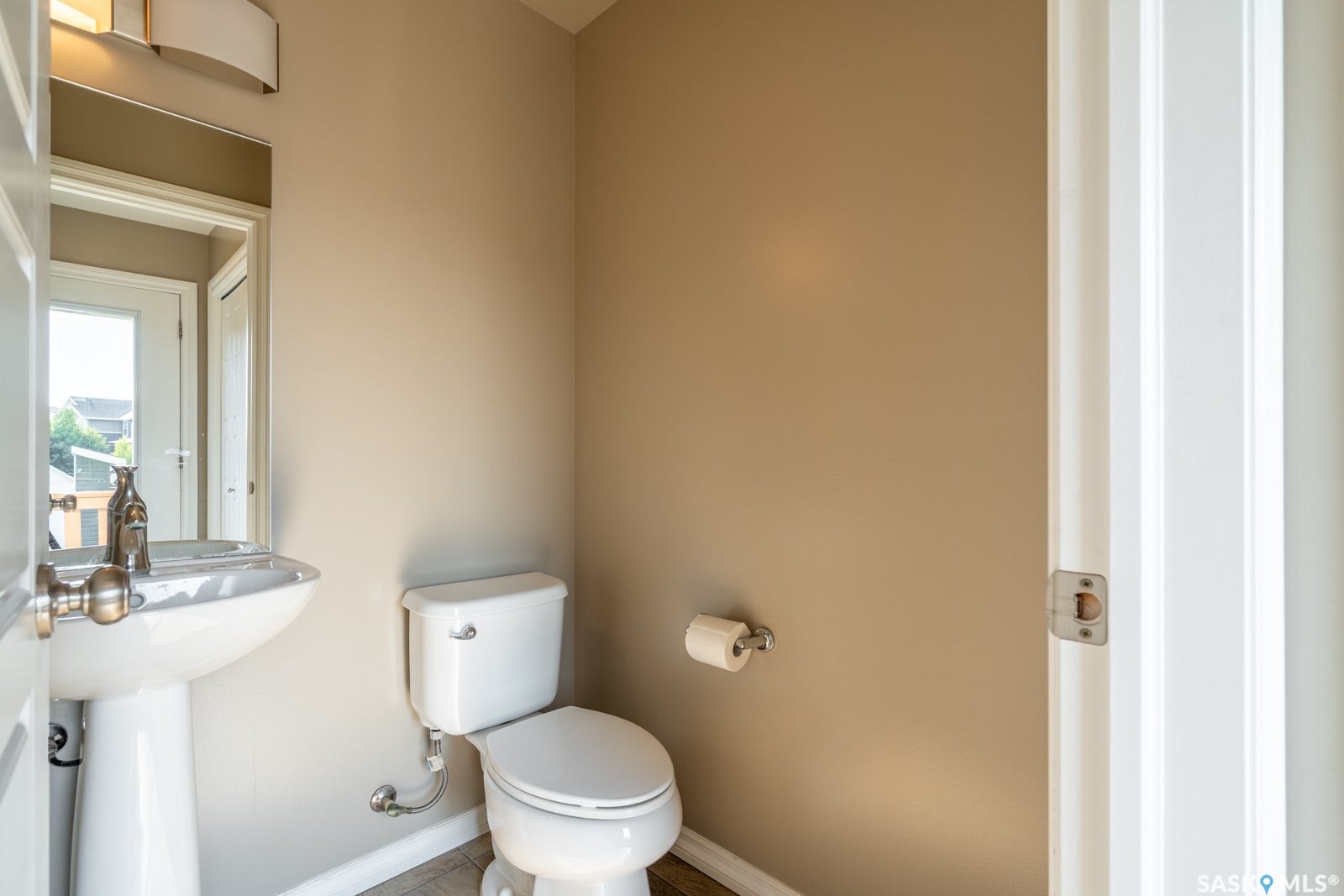 4648 James Hill Road, Regina SK S4W 0C7 4648 James Hill Road, Regina SK S4W 0C7