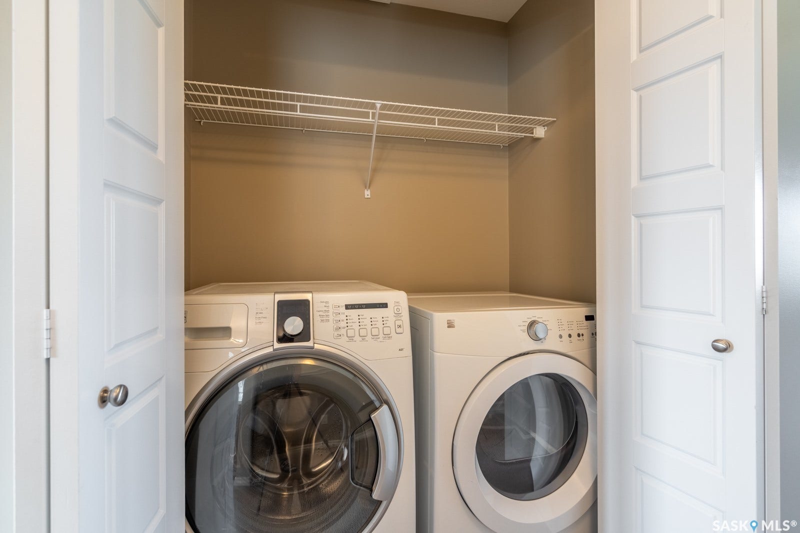 4648 James Hill Road, Regina SK S4W 0C7 4648 James Hill Road, Regina SK S4W 0C7