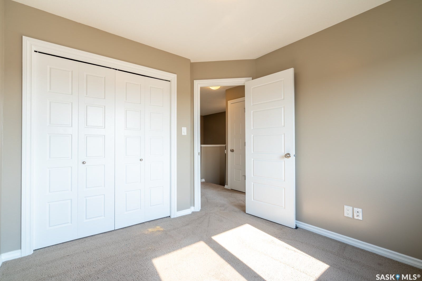 4648 James Hill Road, Regina SK S4W 0C7 4648 James Hill Road, Regina SK S4W 0C7