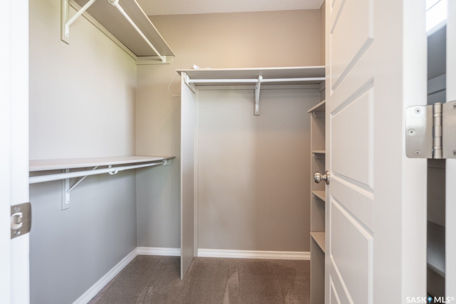 4648 James Hill Road, Regina SK S4W 0C7 4648 James Hill Road, Regina SK S4W 0C7