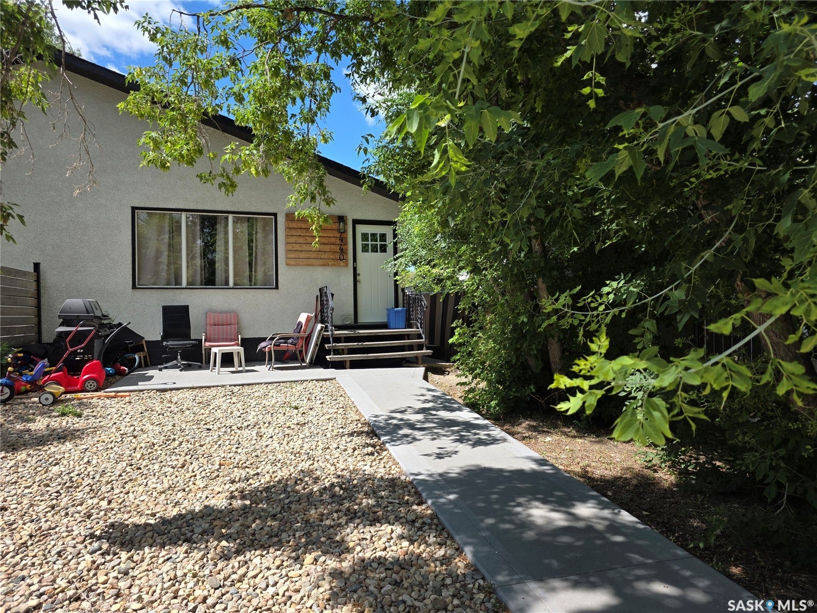 440-442 Connaught Street, Regina SK S4R 4W9 440-442 Connaught Street, Regina SK S4R 4W9