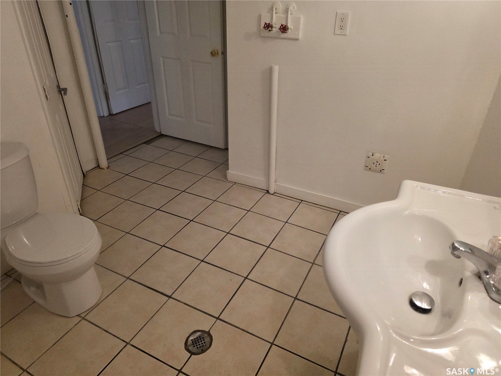 440-442 Connaught Street, Regina SK S4R 4W9 440-442 Connaught Street, Regina SK S4R 4W9