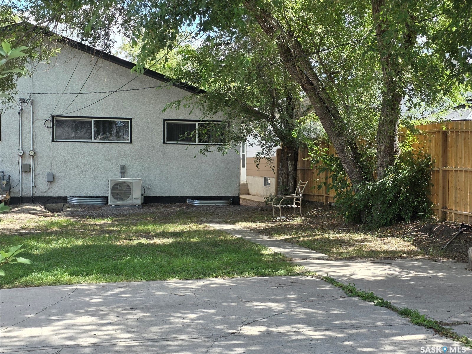 440-442 Connaught Street, Regina SK S4R 4W9 440-442 Connaught Street, Regina SK S4R 4W9