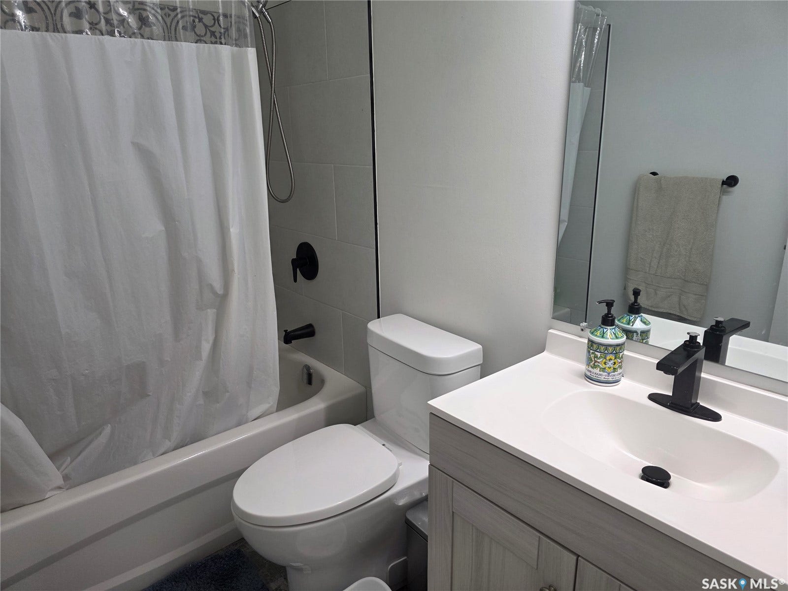 440-442 Connaught Street, Regina SK S4R 4W9 440-442 Connaught Street, Regina SK S4R 4W9