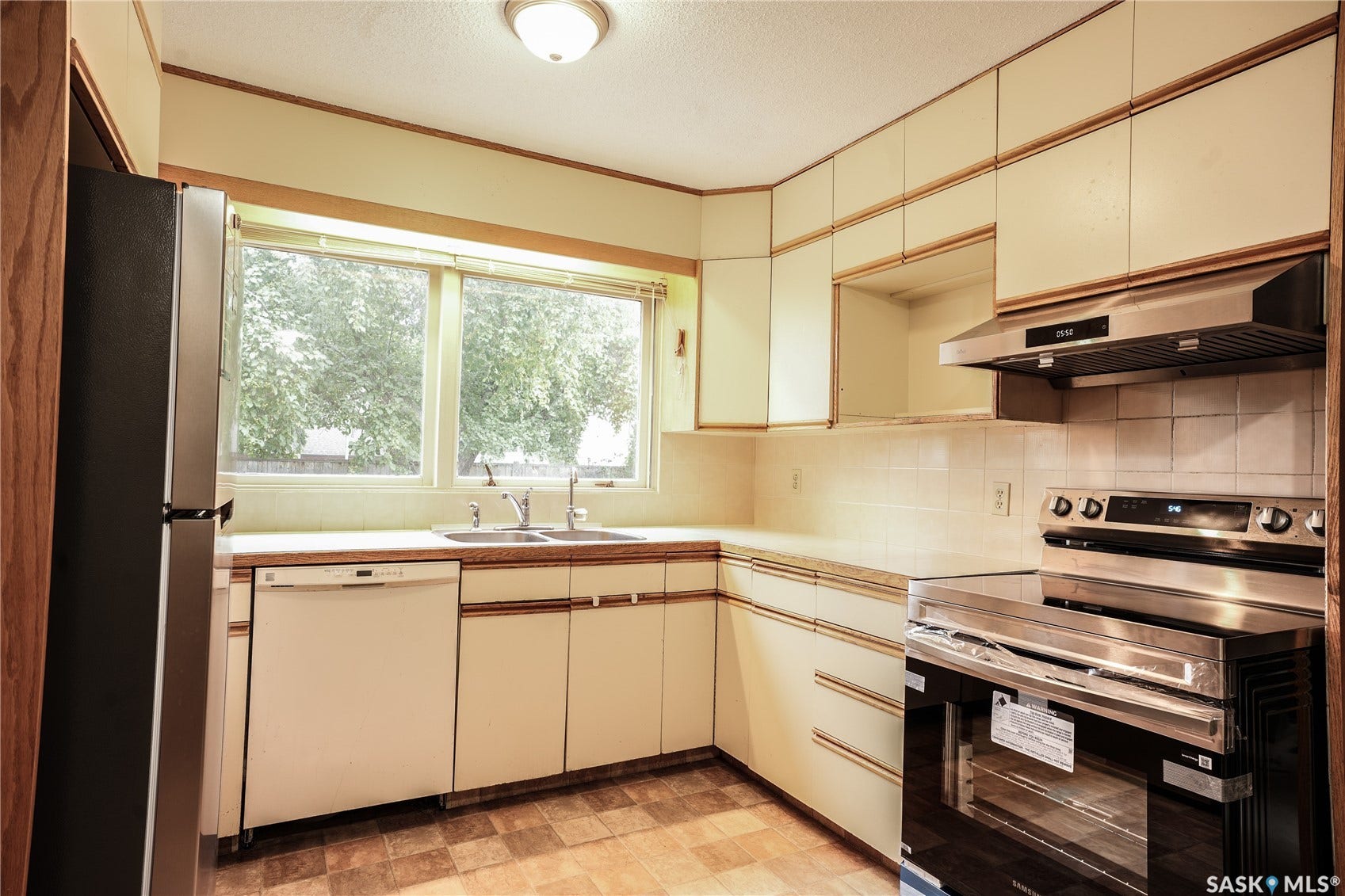145 Mayfair Crescent, Regina SK S4S 4J1 145 Mayfair Crescent, Regina SK S4S 4J1