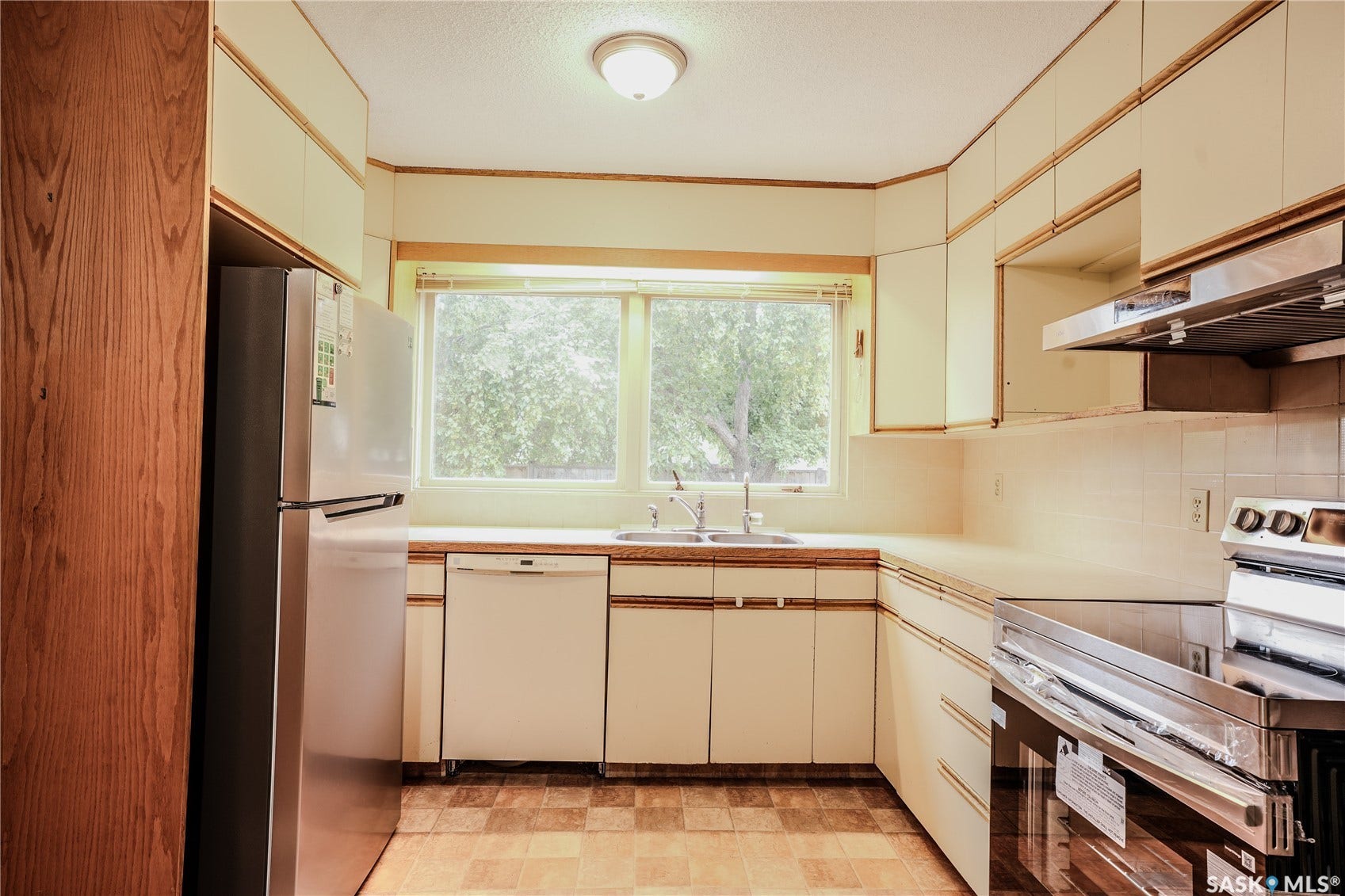 145 Mayfair Crescent, Regina SK S4S 4J1 145 Mayfair Crescent, Regina SK S4S 4J1