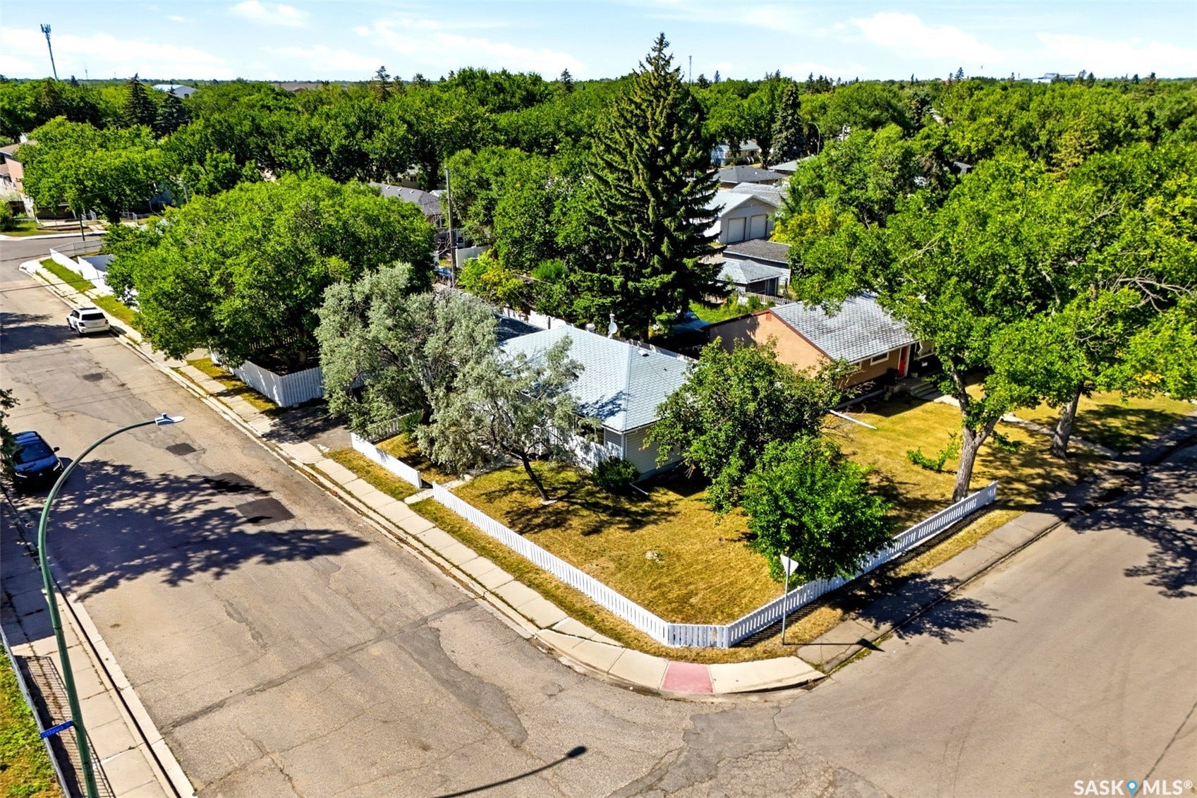 1410 4th Avenue N, Regina SK S4R 0T1