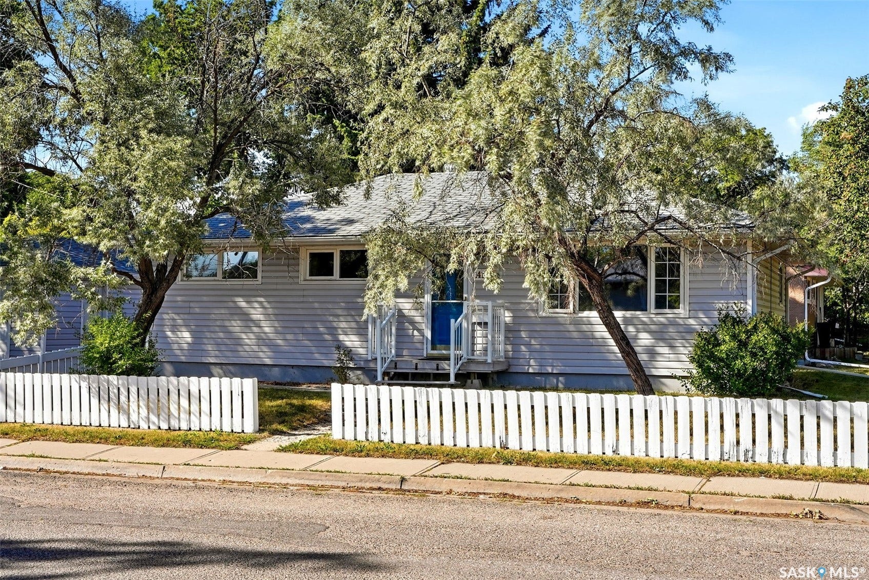 1410 4th Avenue N, Regina SK S4R 0T1