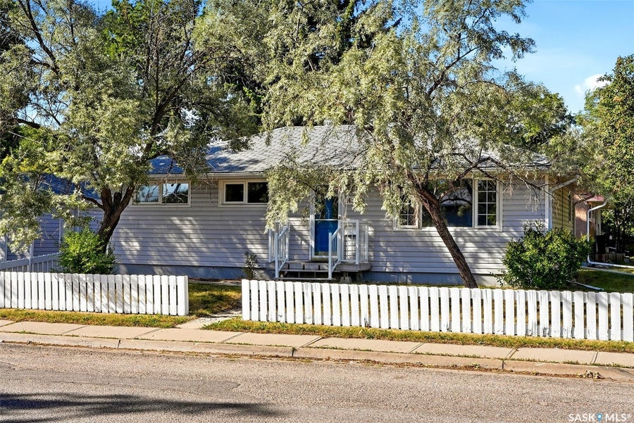 Property photo for 1410 4th Avenue N, Regina SK