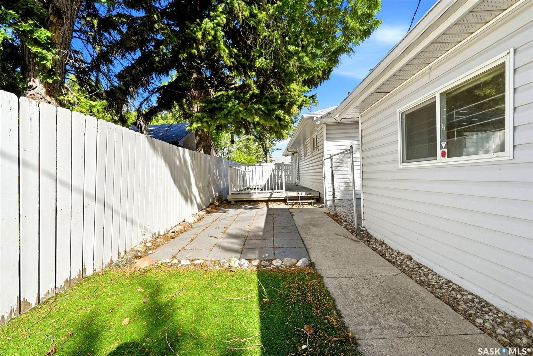 1410 4th Avenue N, Regina SK S4R 0T1