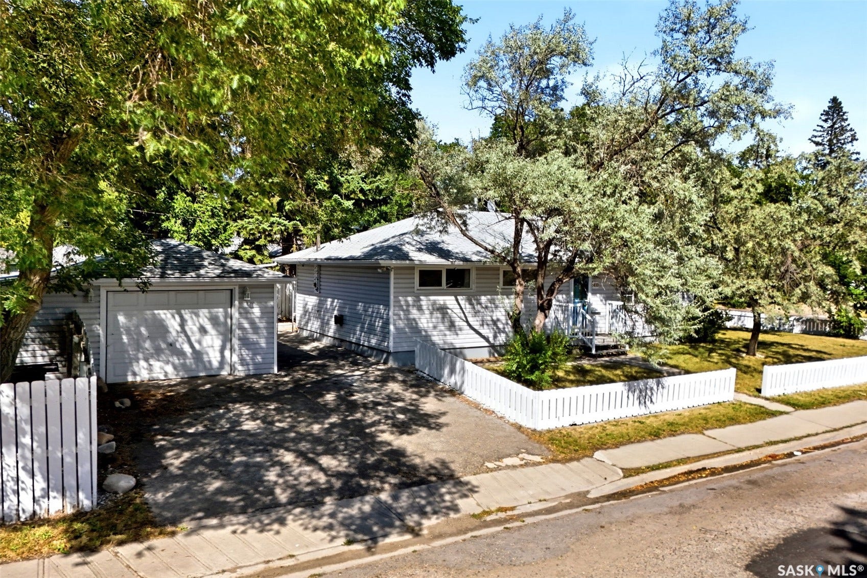 1410 4th Avenue N, Regina SK S4R 0T1