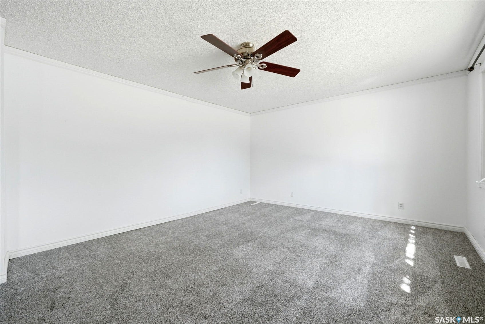 1410 4th Avenue N, Regina SK S4R 0T1
