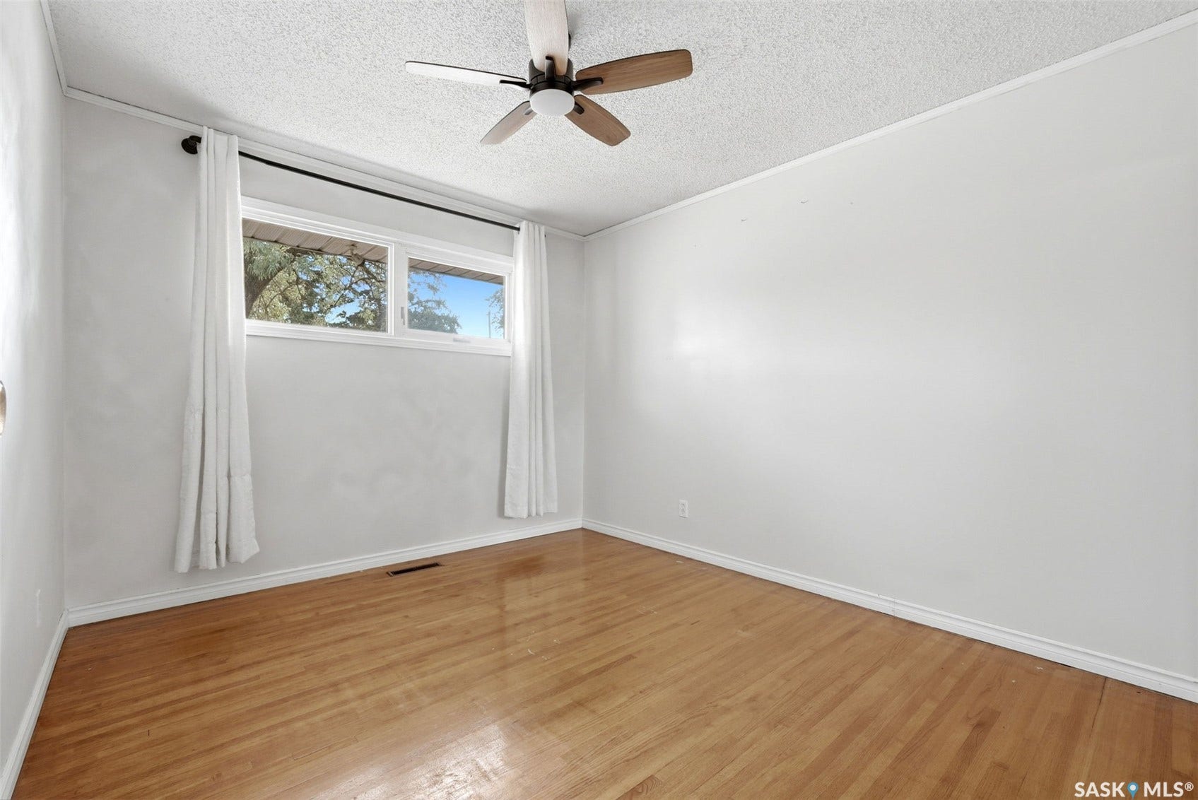 1410 4th Avenue N, Regina SK S4R 0T1