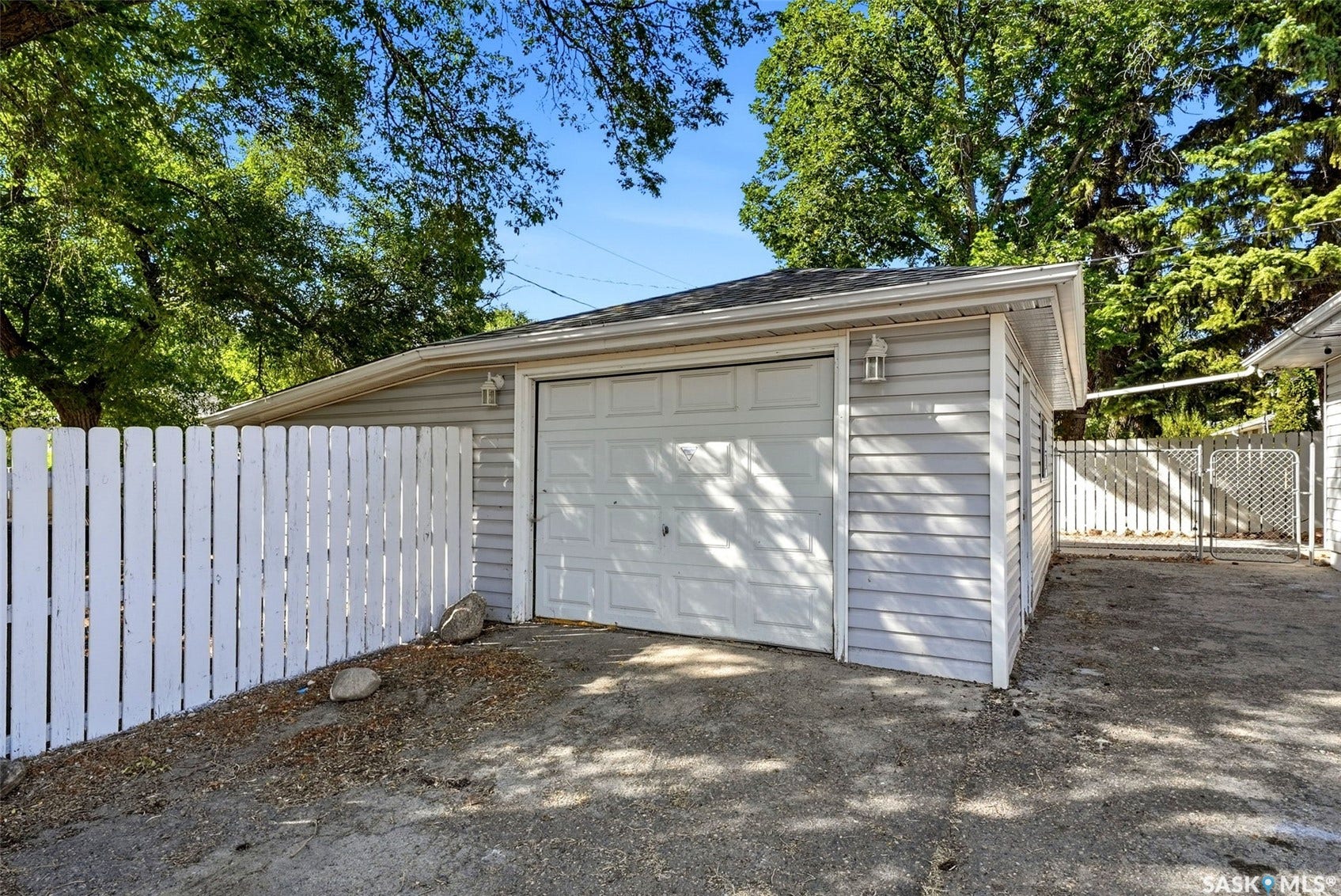 1410 4th Avenue N, Regina SK S4R 0T1