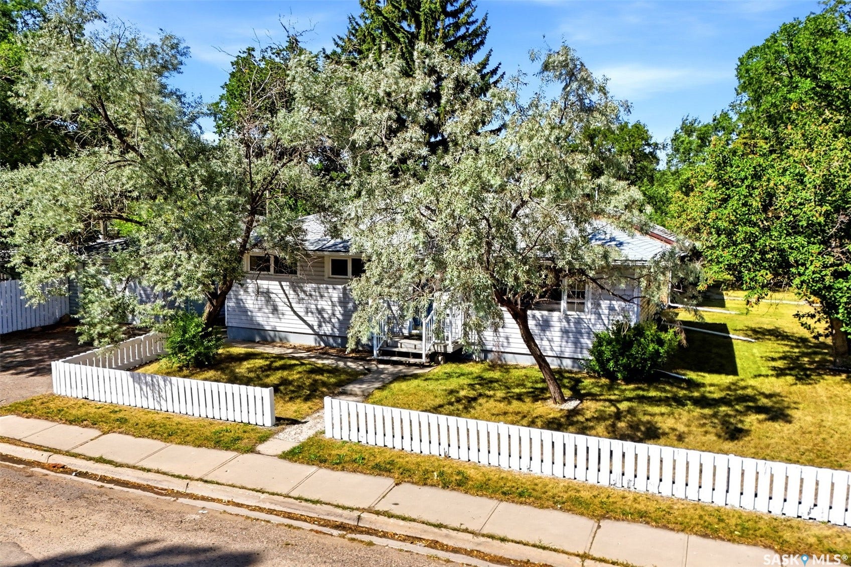 1410 4th Avenue N, Regina SK S4R 0T1