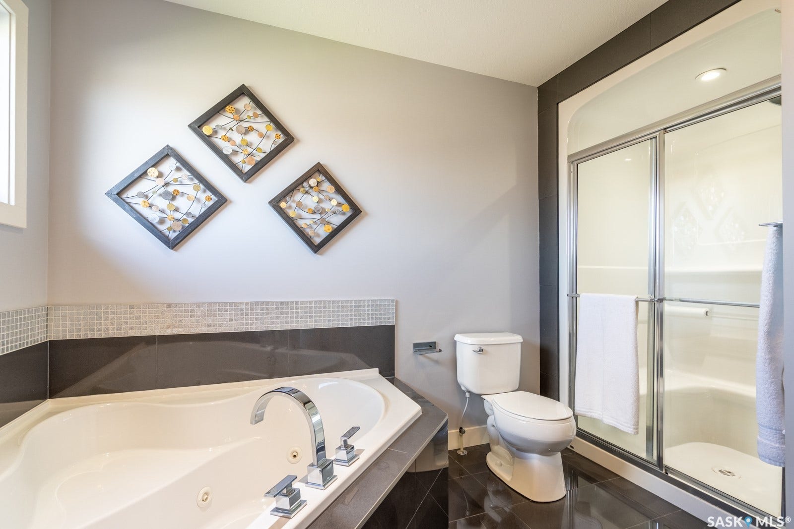 4311 Sandpiper Crescent E, Regina SK S4V 1N3 4311 Sandpiper Crescent E, Regina SK S4V 1N3