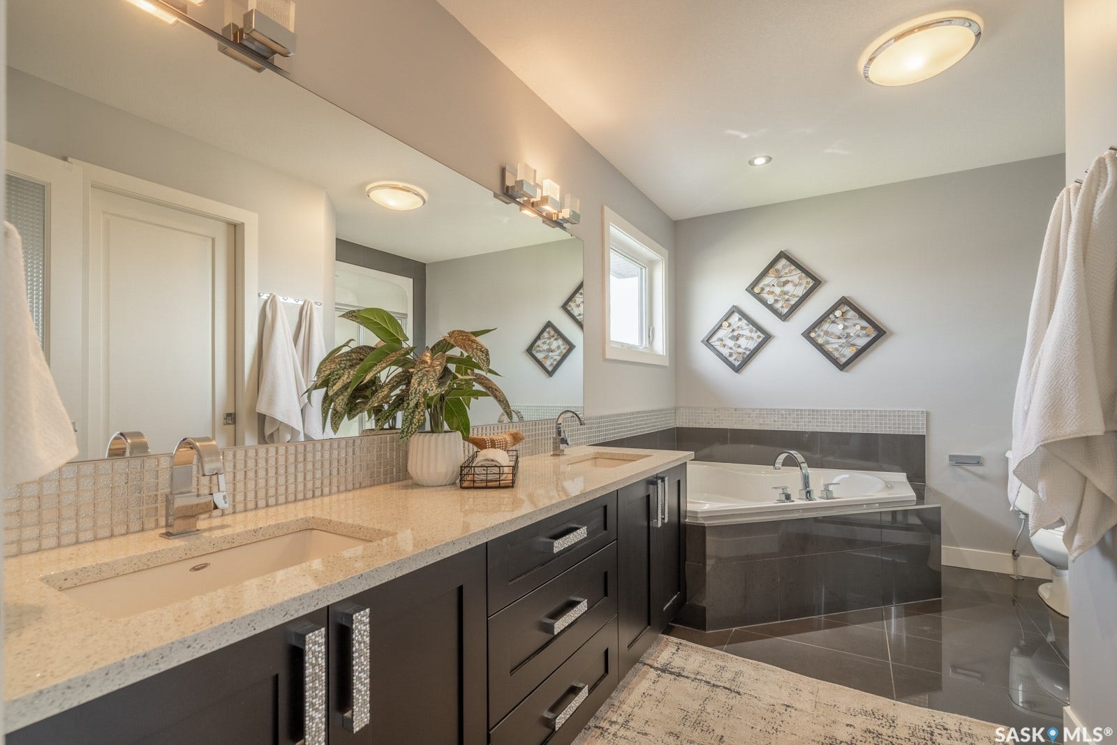4311 Sandpiper Crescent E, Regina SK S4V 1N3 4311 Sandpiper Crescent E, Regina SK S4V 1N3