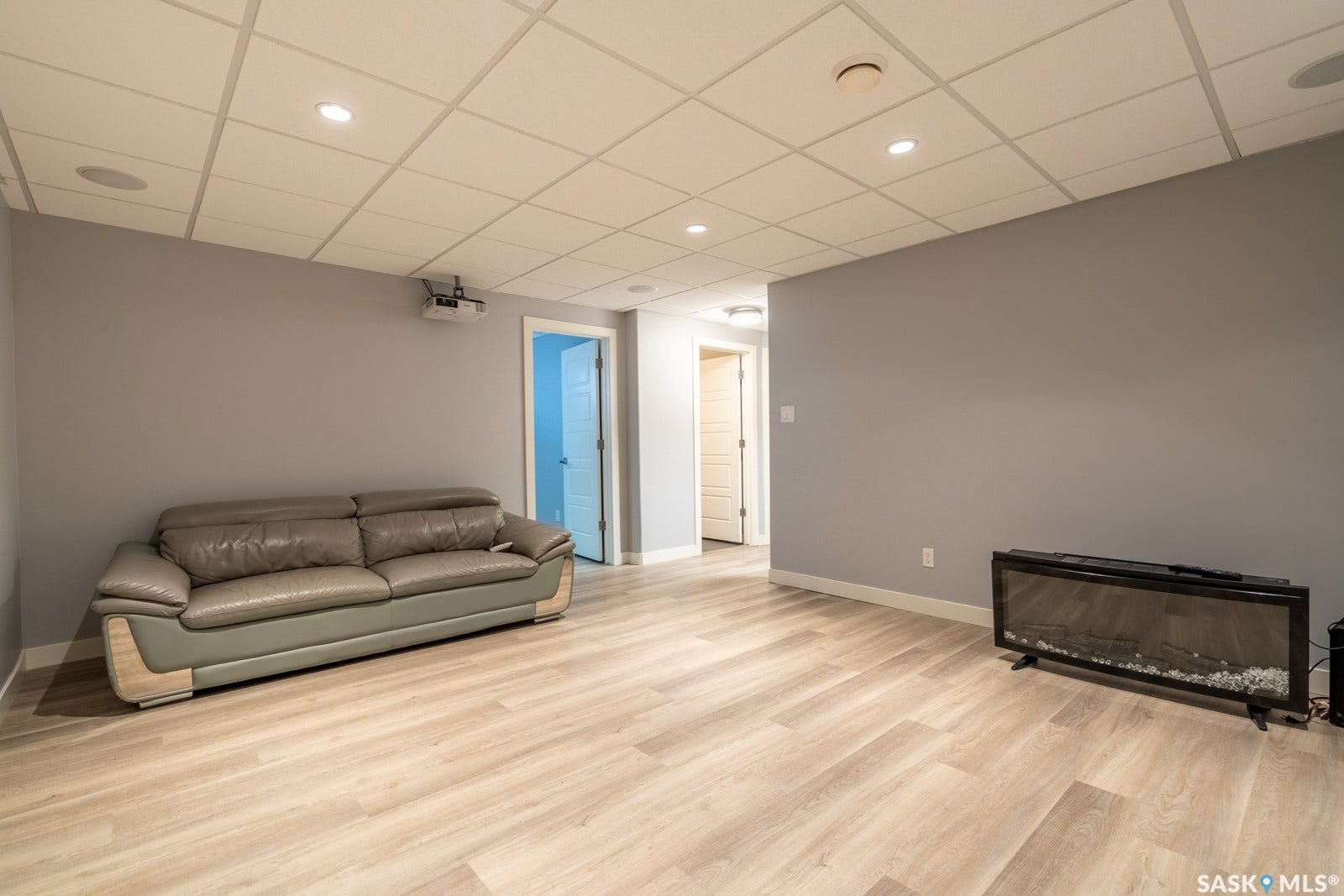4311 Sandpiper Crescent E, Regina SK S4V 1N3 4311 Sandpiper Crescent E, Regina SK S4V 1N3