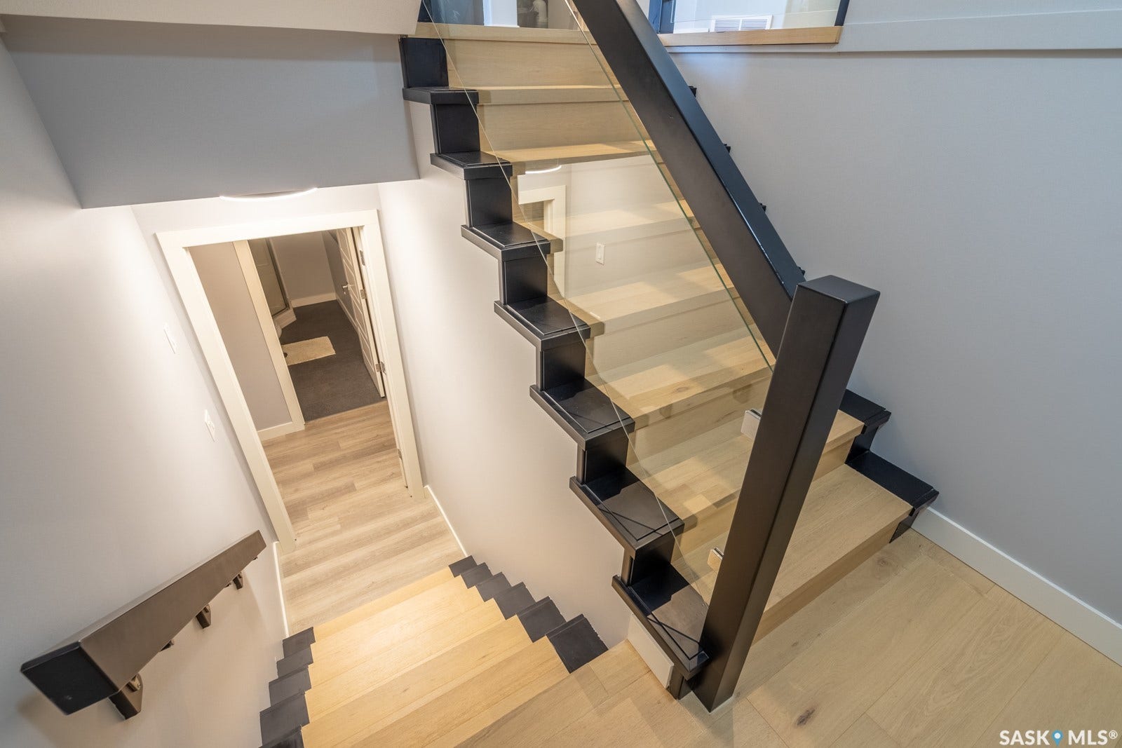 4311 Sandpiper Crescent E, Regina SK S4V 1N3 4311 Sandpiper Crescent E, Regina SK S4V 1N3