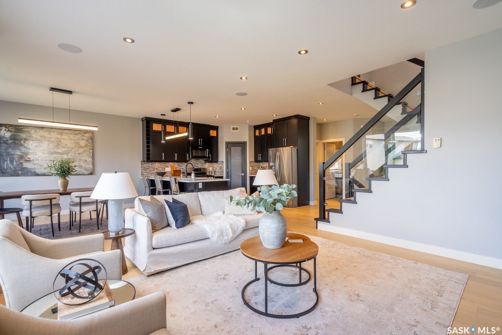 4311 Sandpiper Crescent E, Regina SK S4V 1N3 4311 Sandpiper Crescent E, Regina SK S4V 1N3