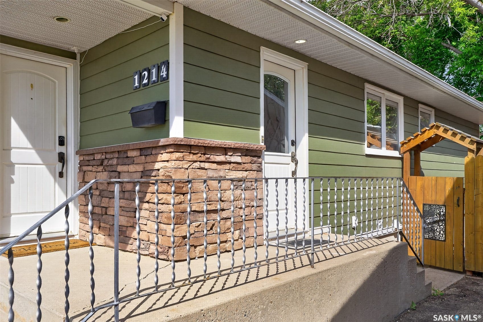 1214 Grandview Street W, Moose Jaw SK S6H 5M2