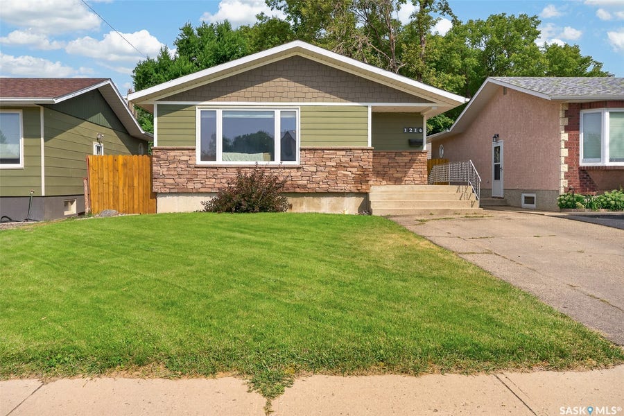 Property photo for 1214 Grandview Street W, Moose Jaw SK