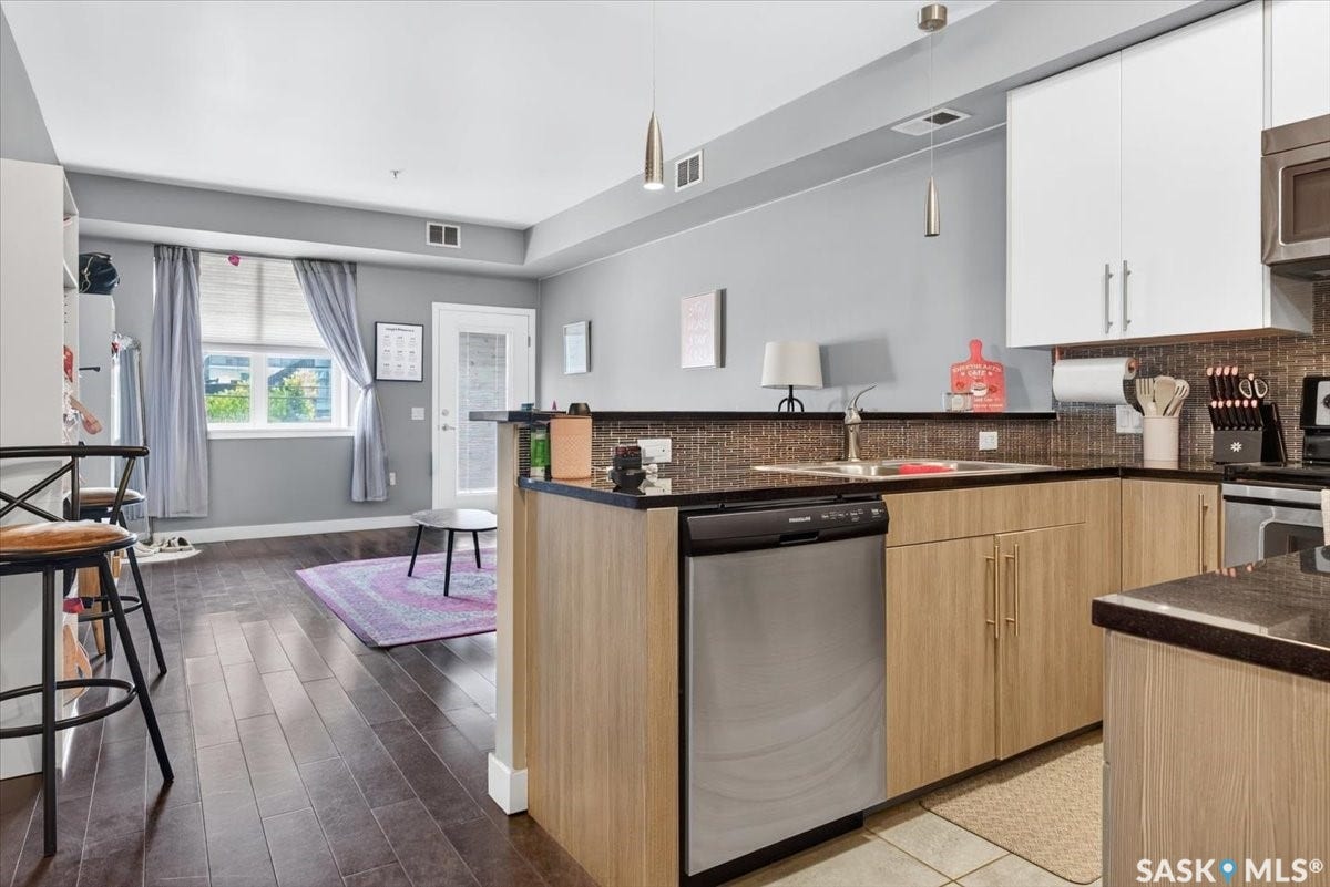 2255 ANGUS Street, #202, Regina SK S4T 2A3 2255 ANGUS Street, #202, Regina SK S4T 2A3