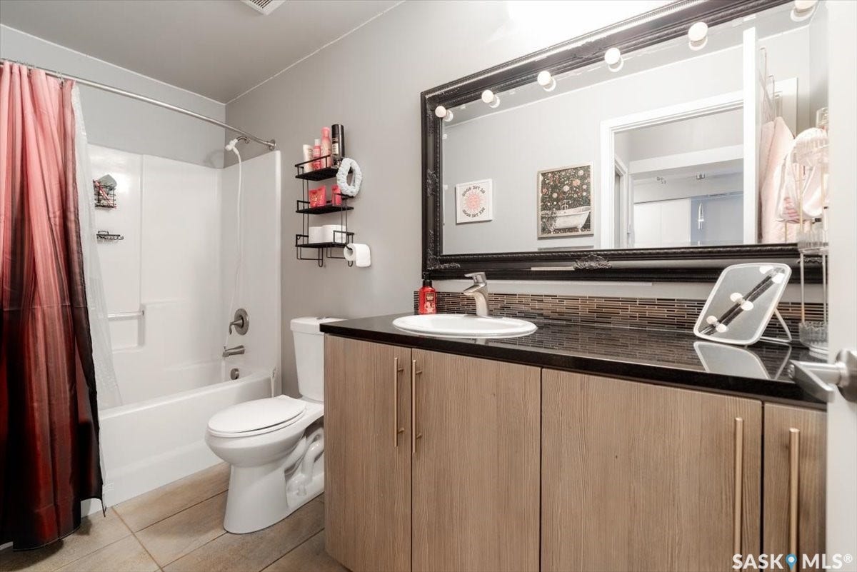 2255 ANGUS Street, #202, Regina SK S4T 2A3 2255 ANGUS Street, #202, Regina SK S4T 2A3