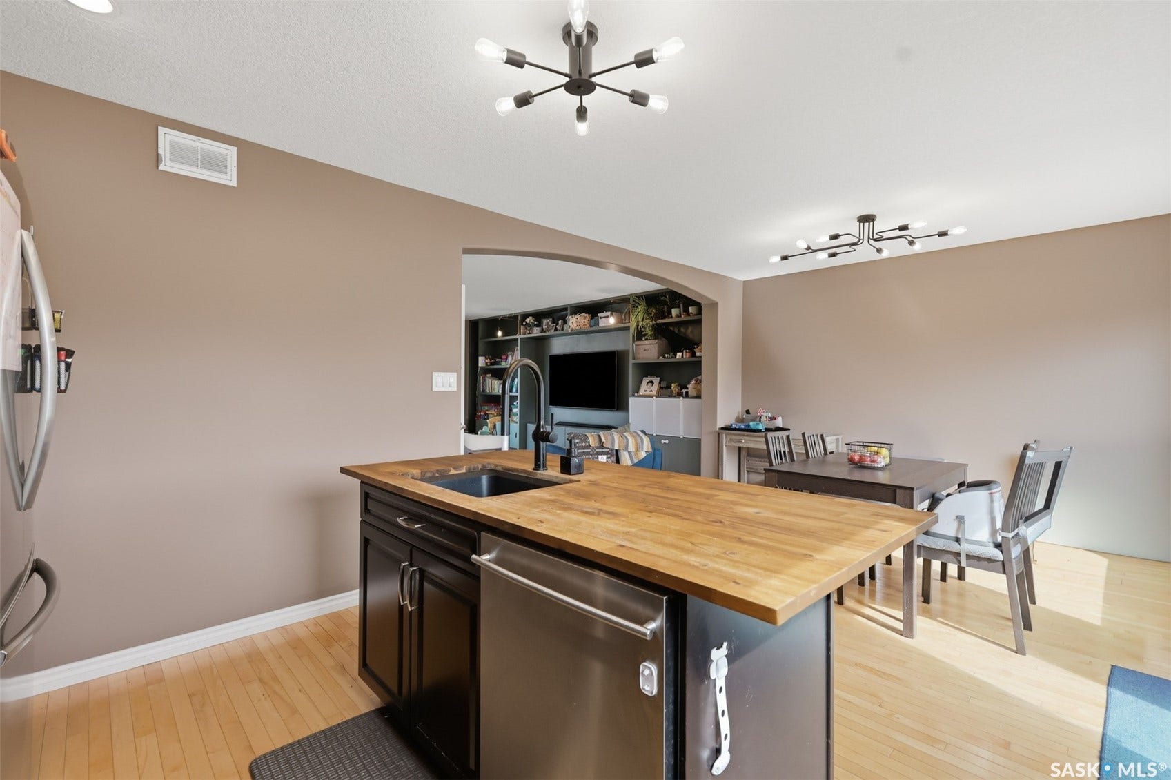 518 Klassen Crescent, Saskatoon SK S7R 0G2