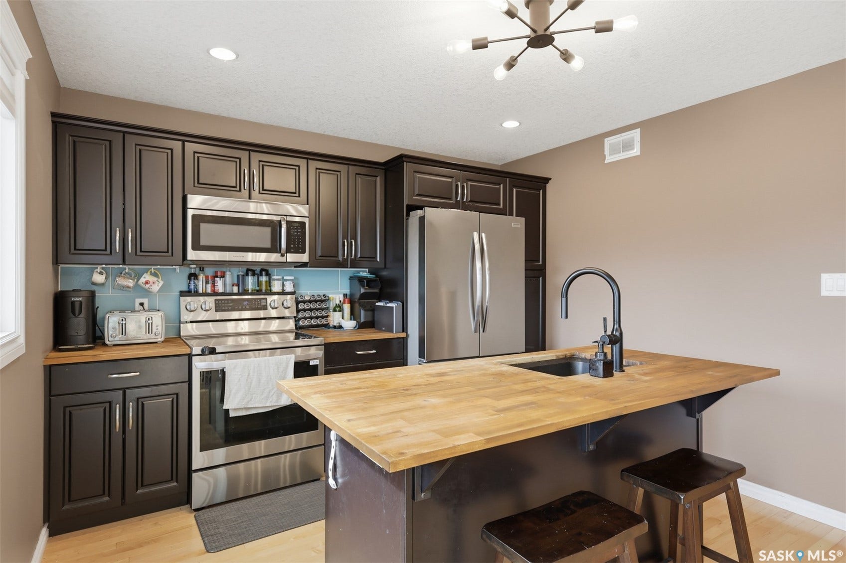 518 Klassen Crescent, Saskatoon SK S7R 0G2