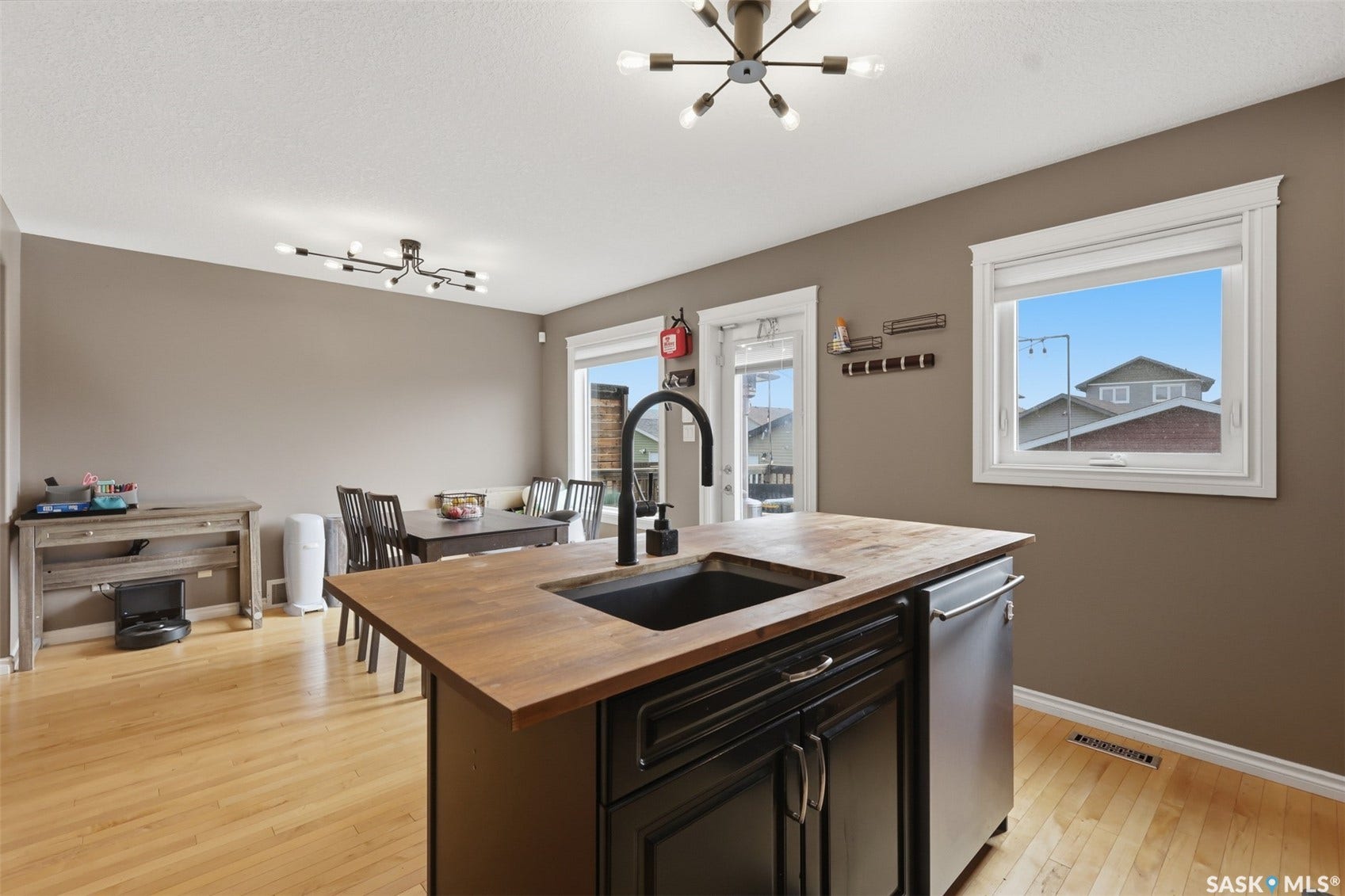 518 Klassen Crescent, Saskatoon SK S7R 0G2