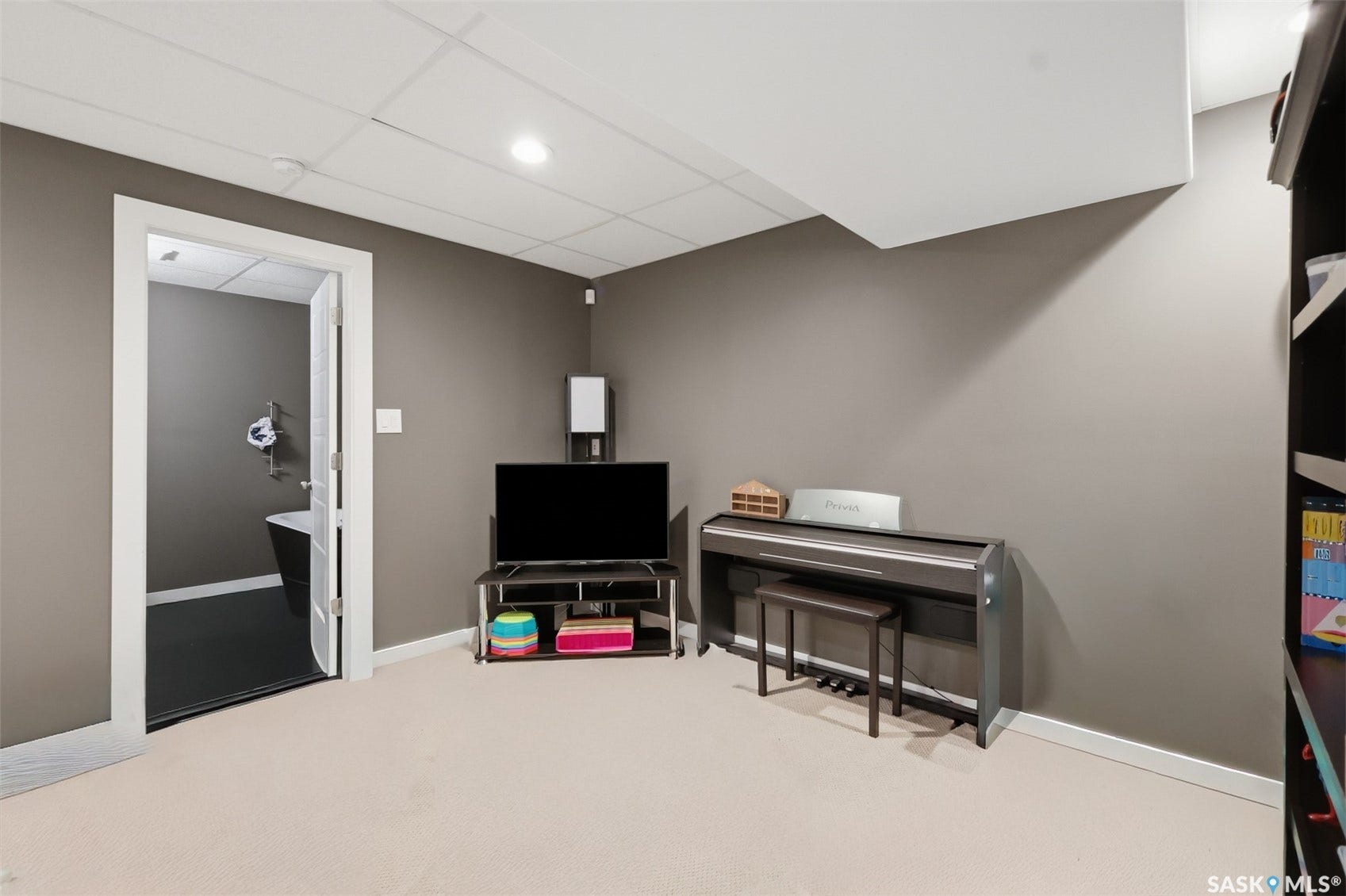 518 Klassen Crescent, Saskatoon SK S7R 0G2