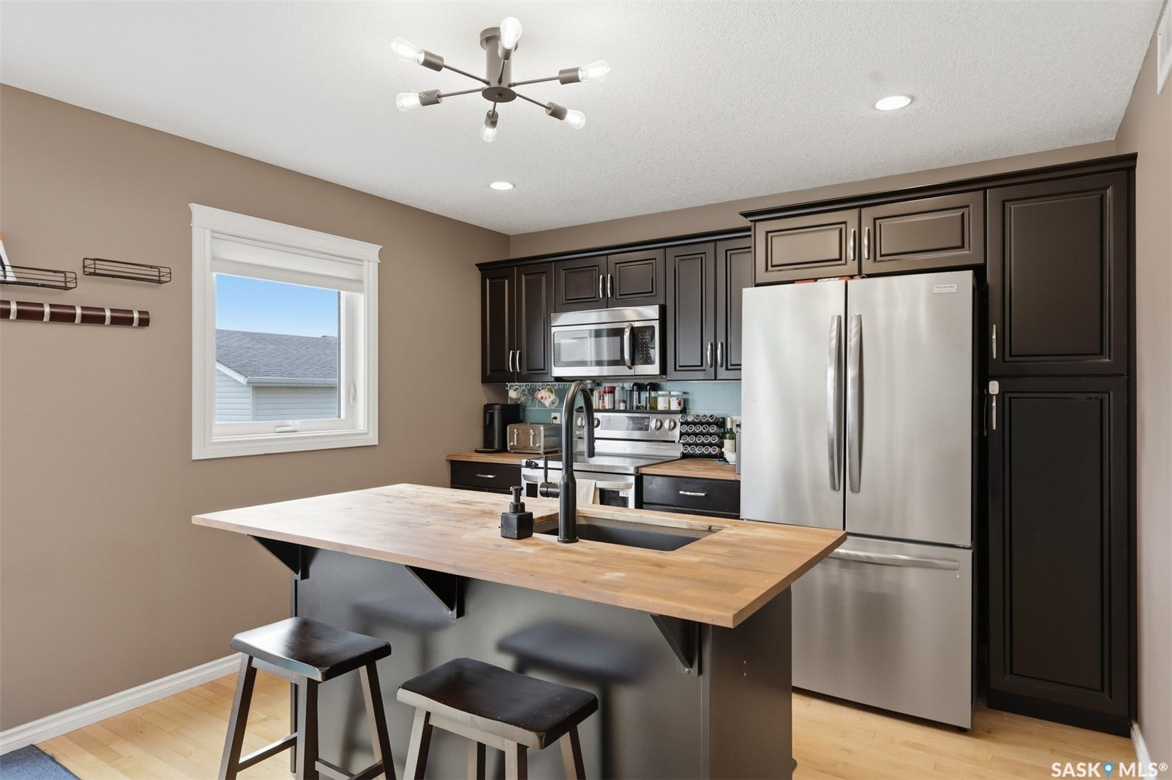 518 Klassen Crescent, Saskatoon SK S7R 0G2