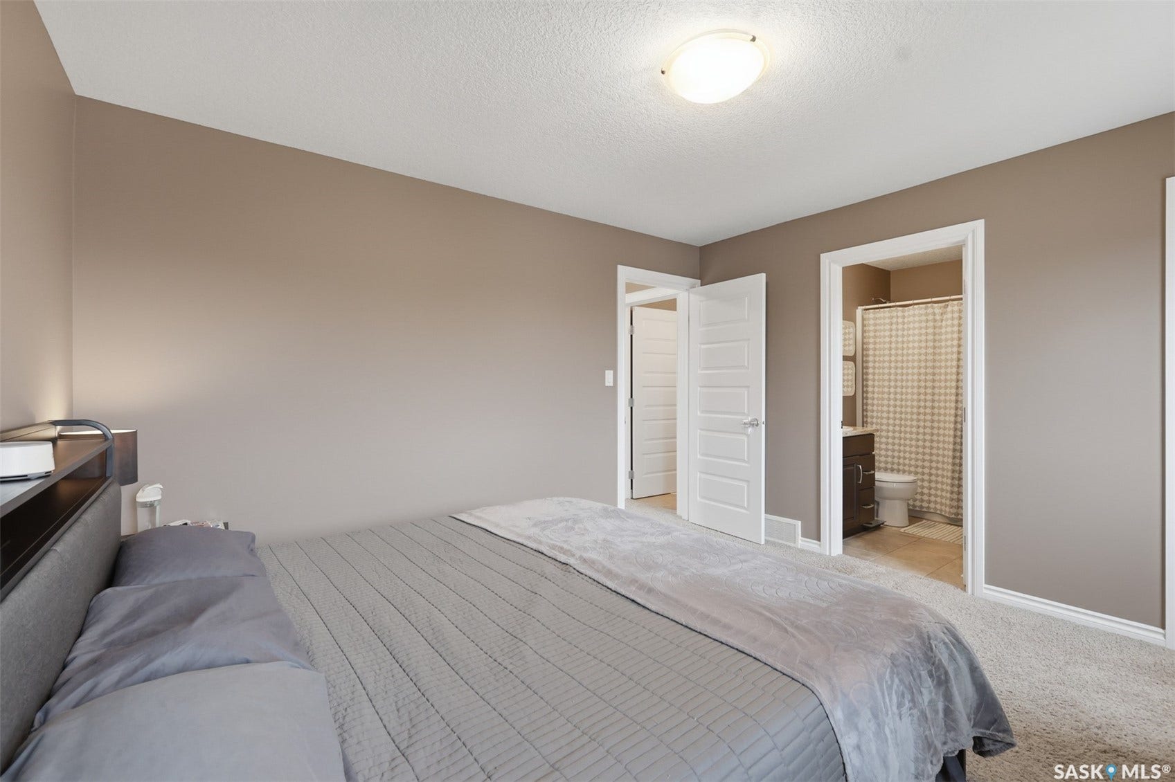 518 Klassen Crescent, Saskatoon SK S7R 0G2